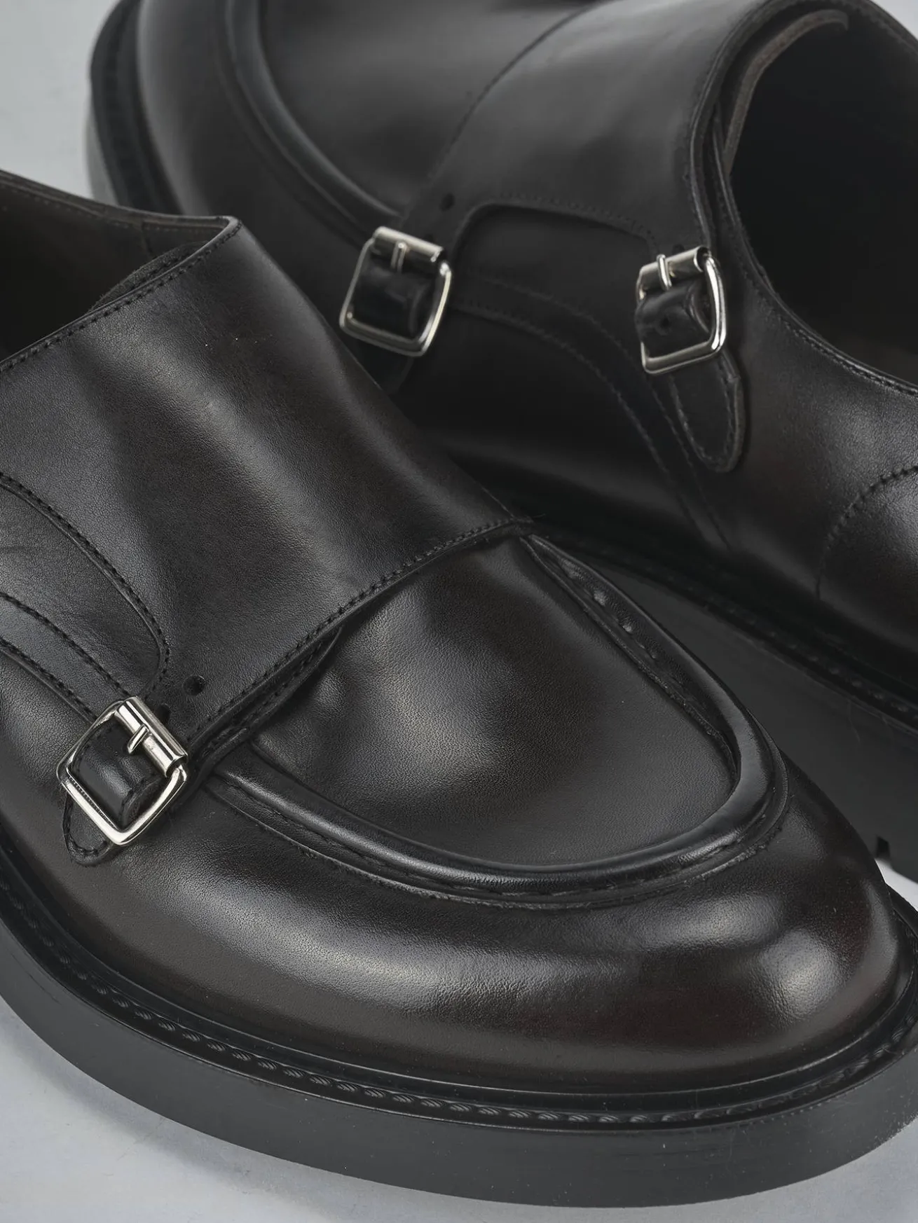 Stringate pelle testa