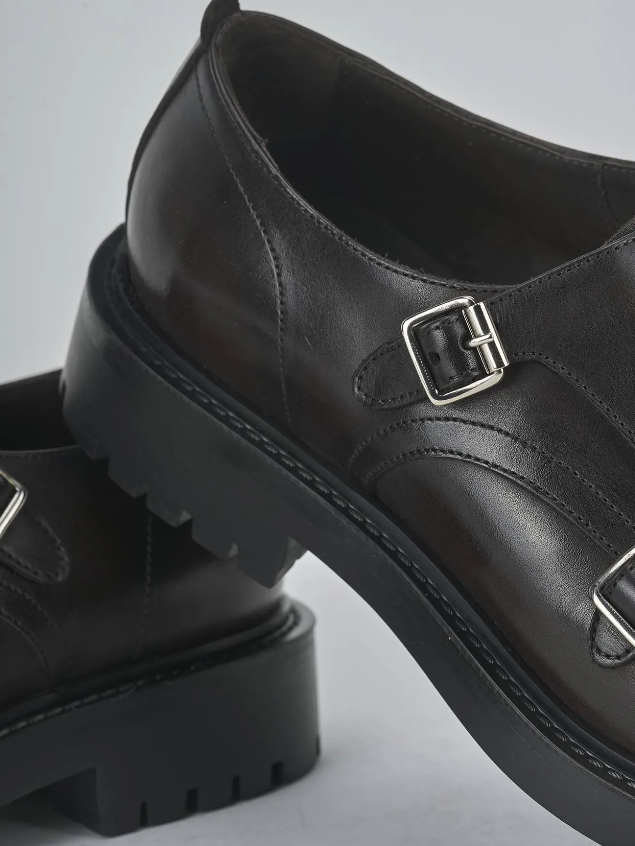 Stringate pelle testa