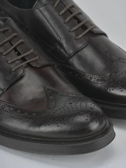 Stringate pelle testa