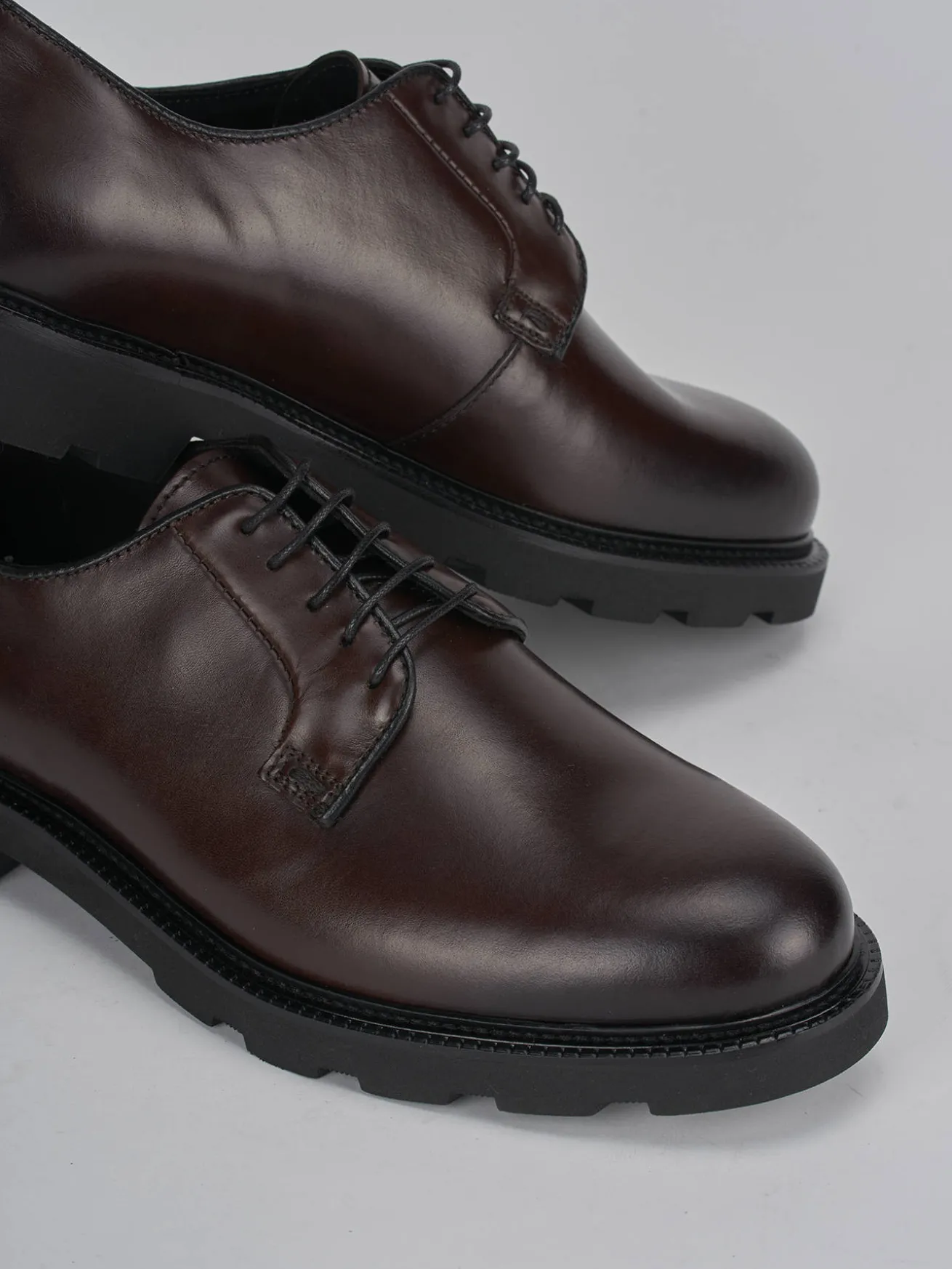 Stringate pelle testa