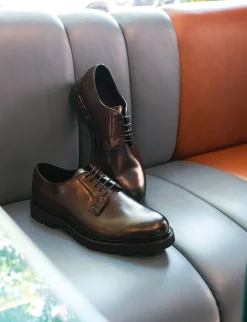 Stringate pelle testa