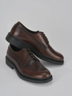 Stringate pelle testa