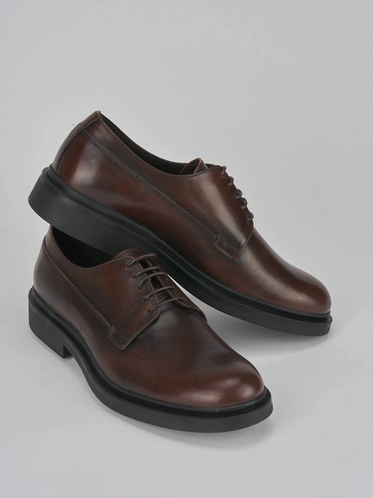 Stringate pelle testa