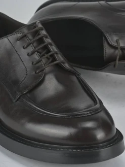 Stringate pelle testa