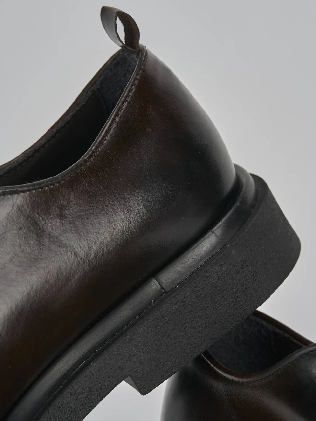 Stringate pelle testa