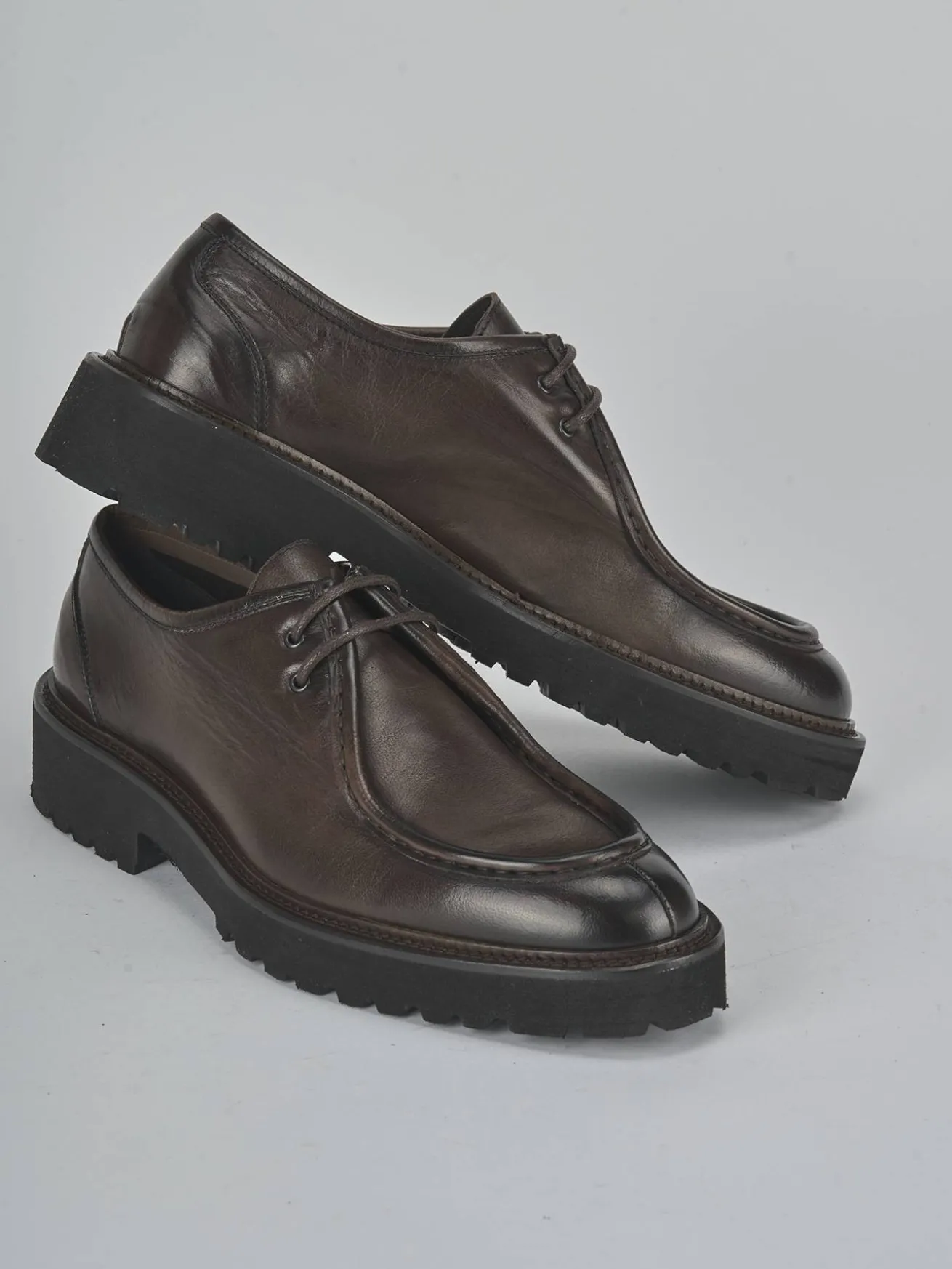 Stringate pelle testa