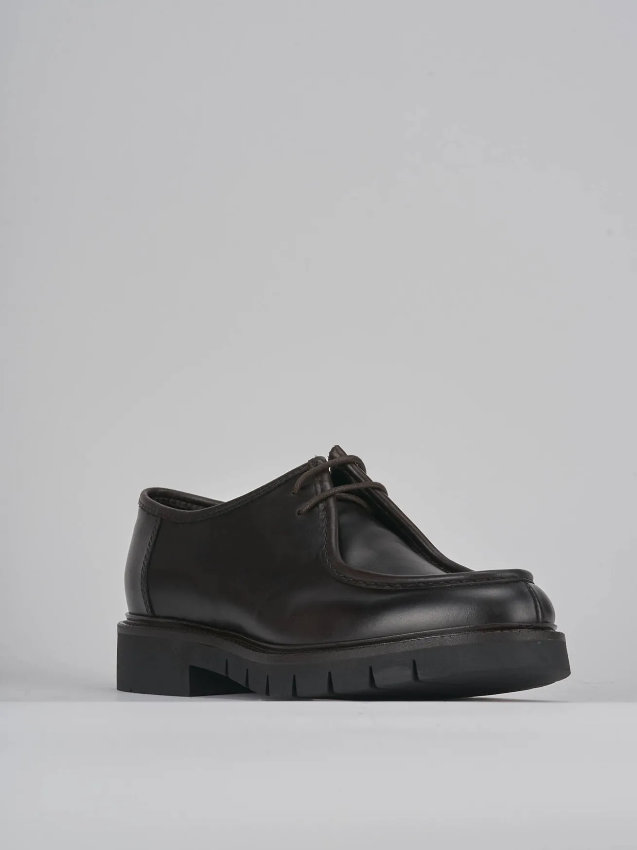 Stringate pelle testa