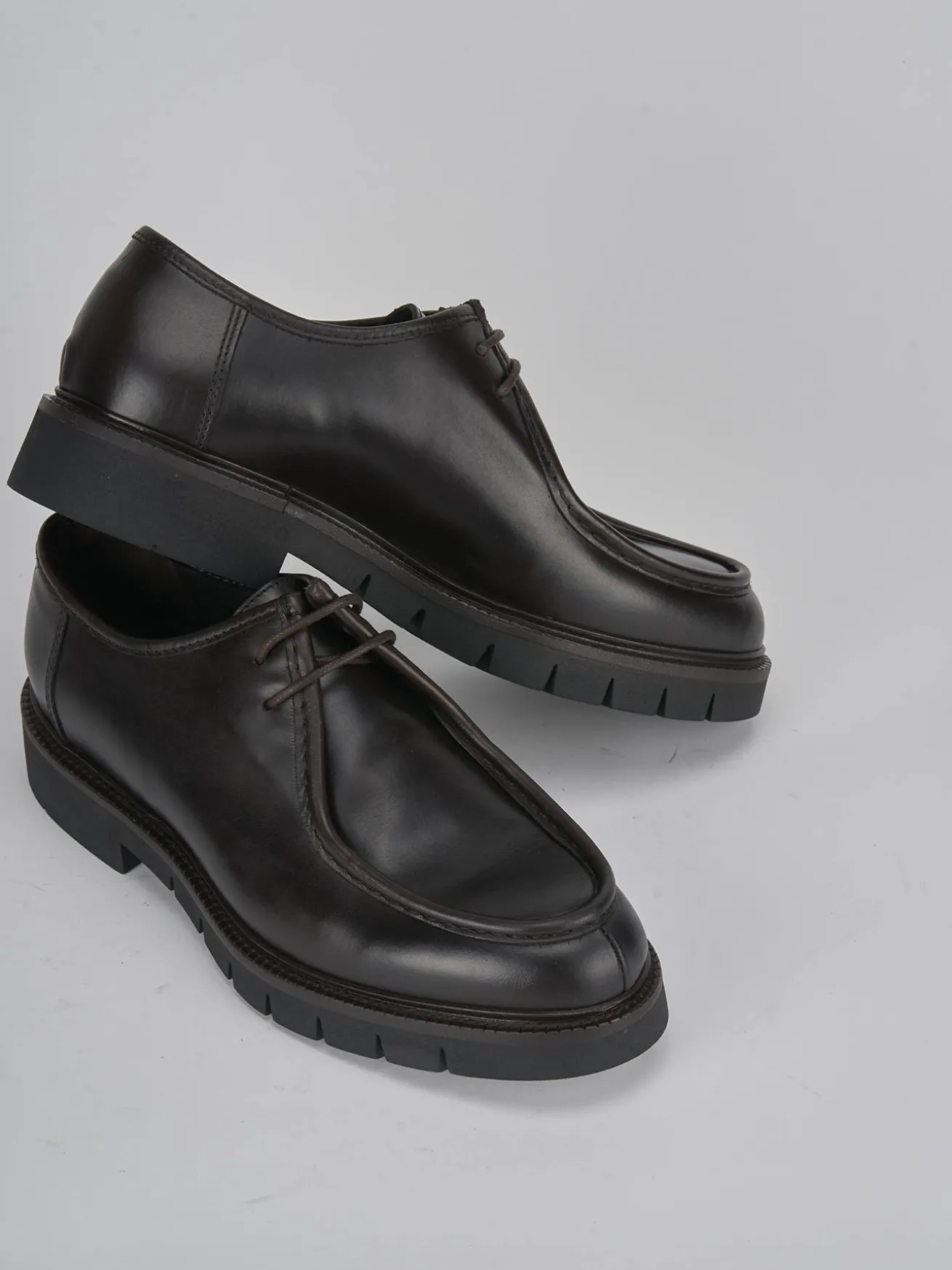 Stringate pelle testa