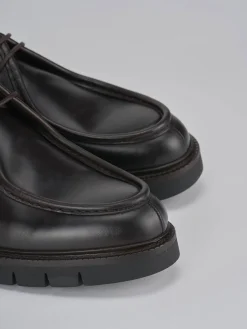 Stringate pelle testa