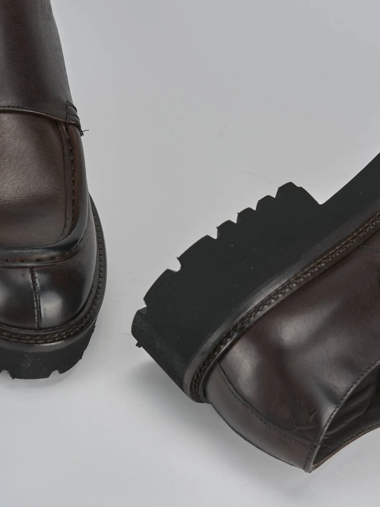 Stringate pelle testa