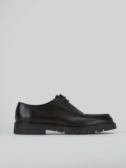 Stringate pelle testa