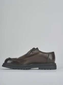 Stringate pelle testa