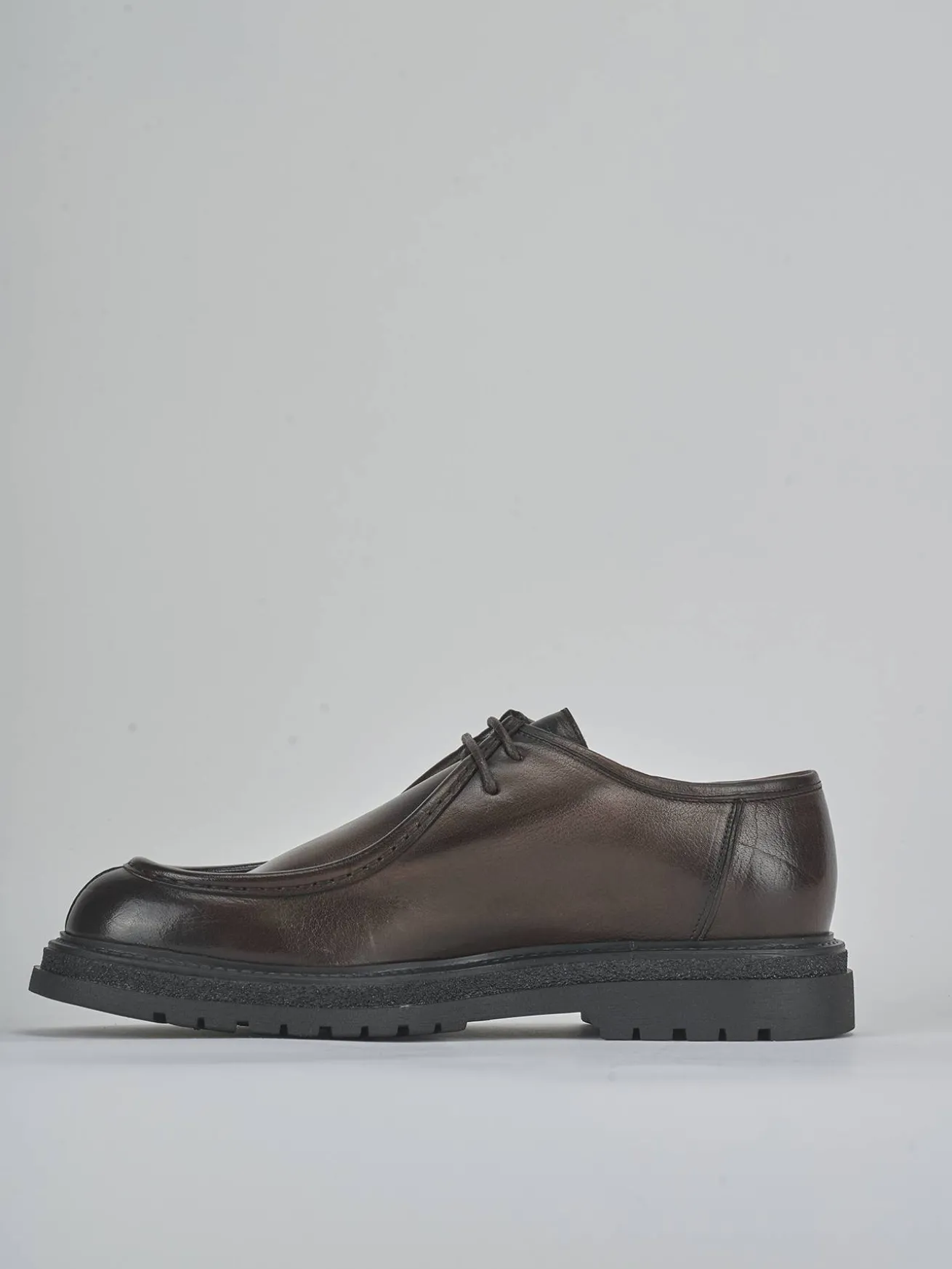 Stringate pelle testa