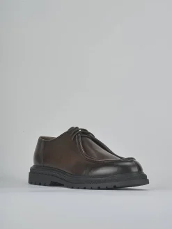 Stringate pelle testa