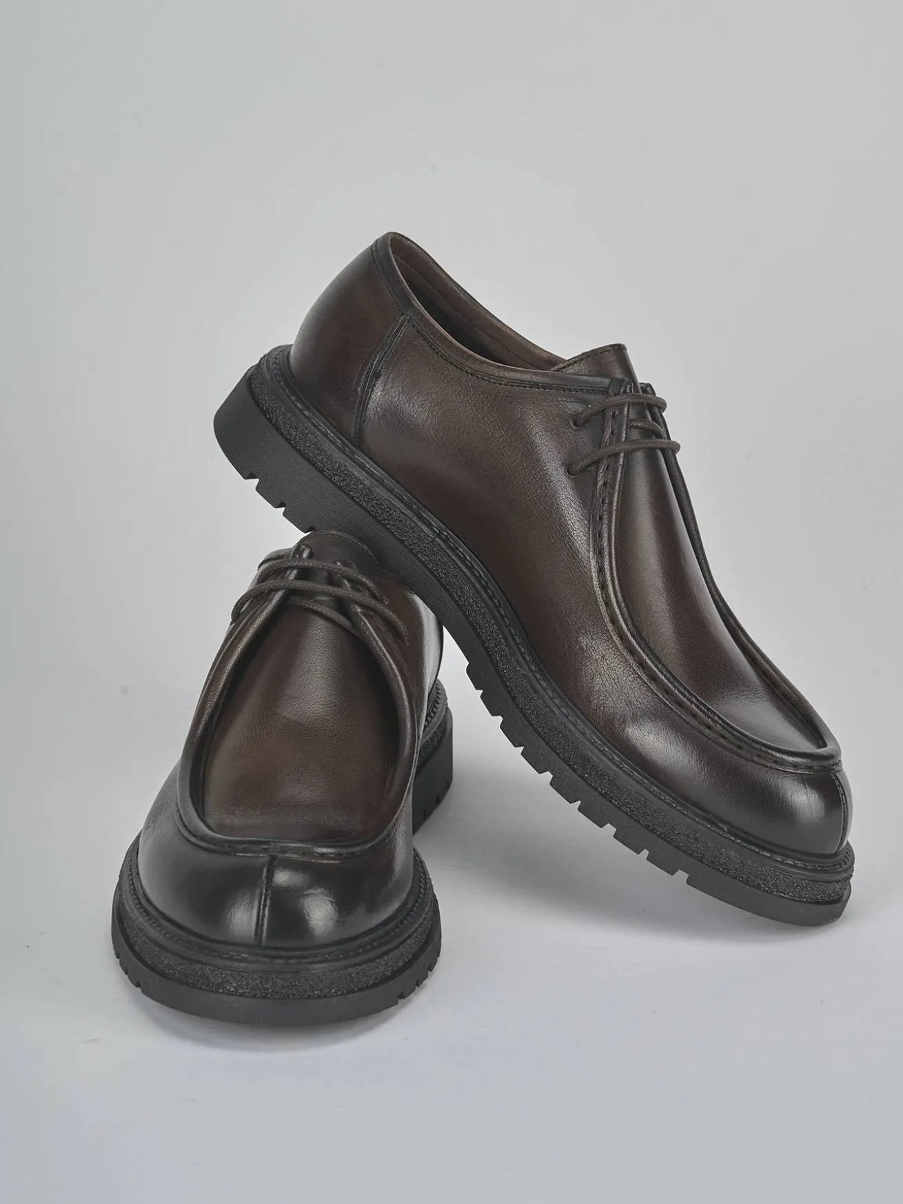 Stringate pelle testa