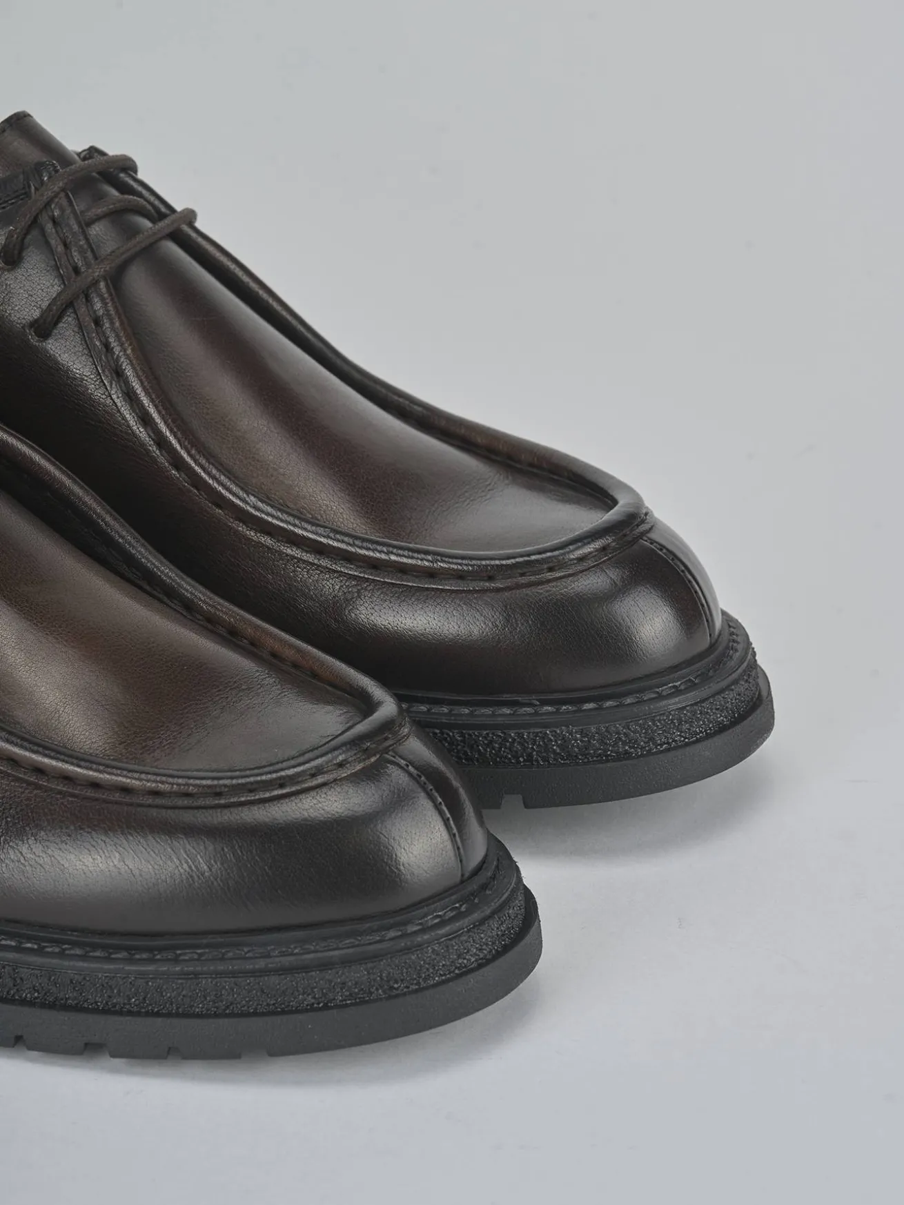 Stringate pelle testa