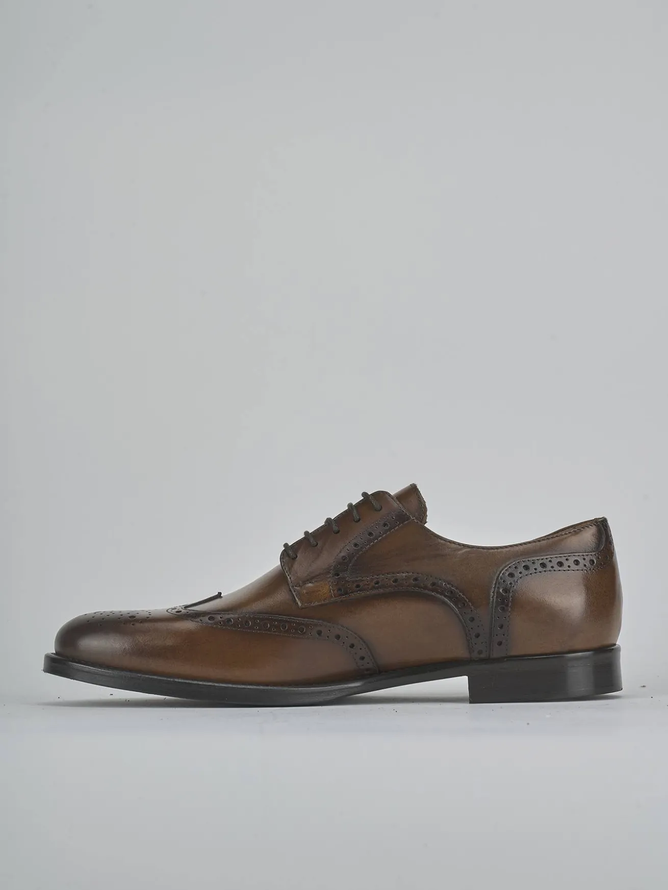 Stringate pelle testa