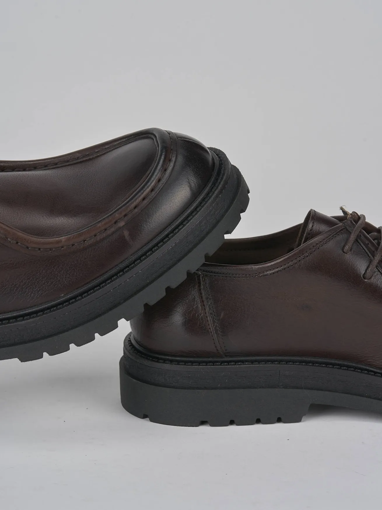 Stringate pelle testa