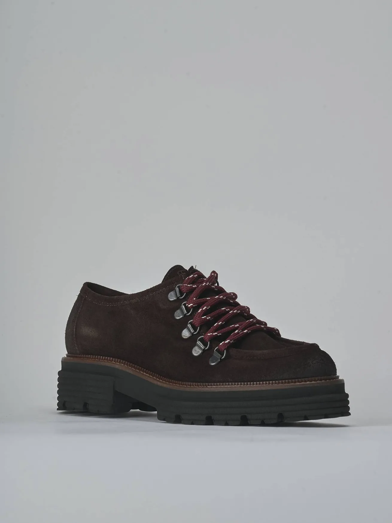 Stringate tacco 3cm camoscio testa