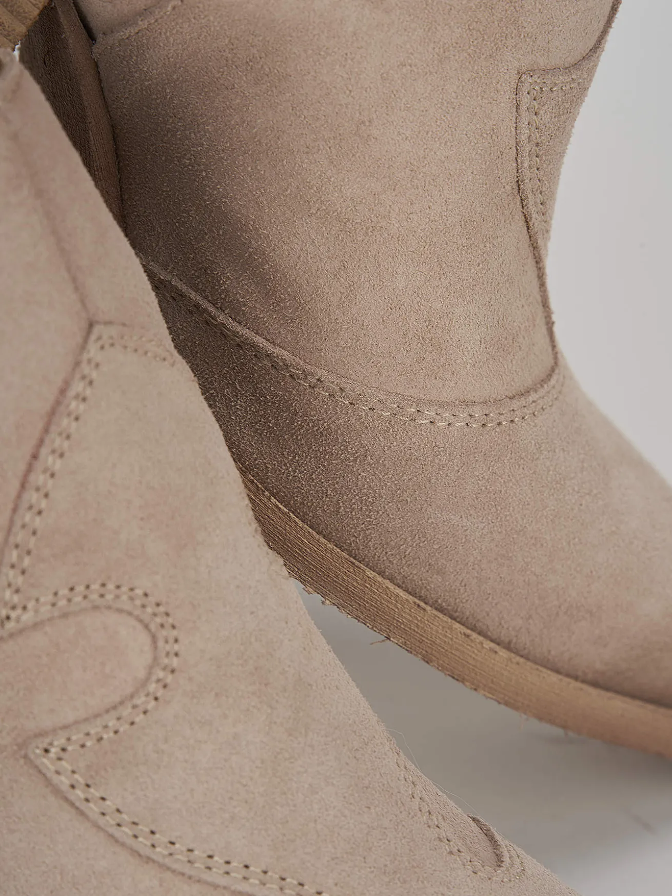 Tronchetto tacco 7 cm beige camoscio